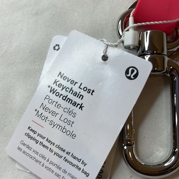 NWT Lululemon Never Lost Keychain Wordmark - Picture 2 of 3